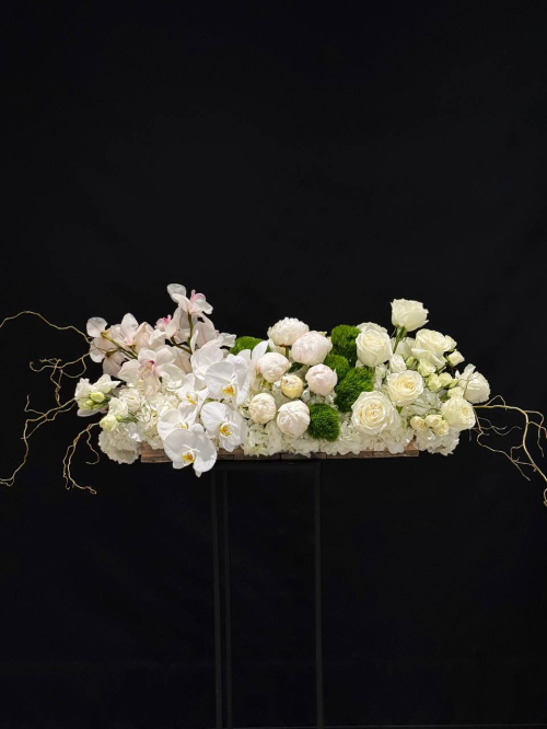 Whispering white arrangement