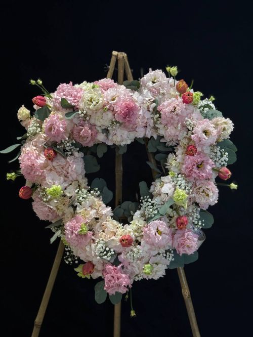 Heart & Wreath spray